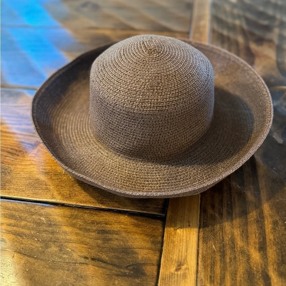 Betmar New York Upturned Brim Brown Paper Packable Woven Sun Hat One Size.